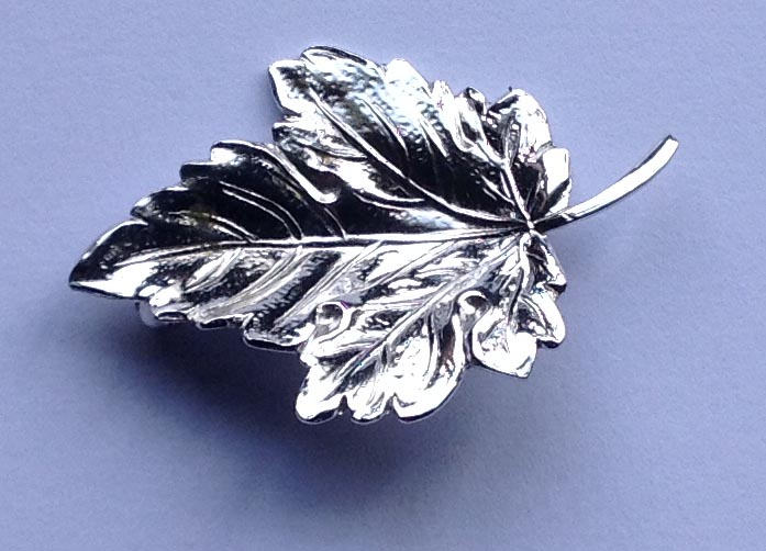 .925 sterling silver leaf brooch